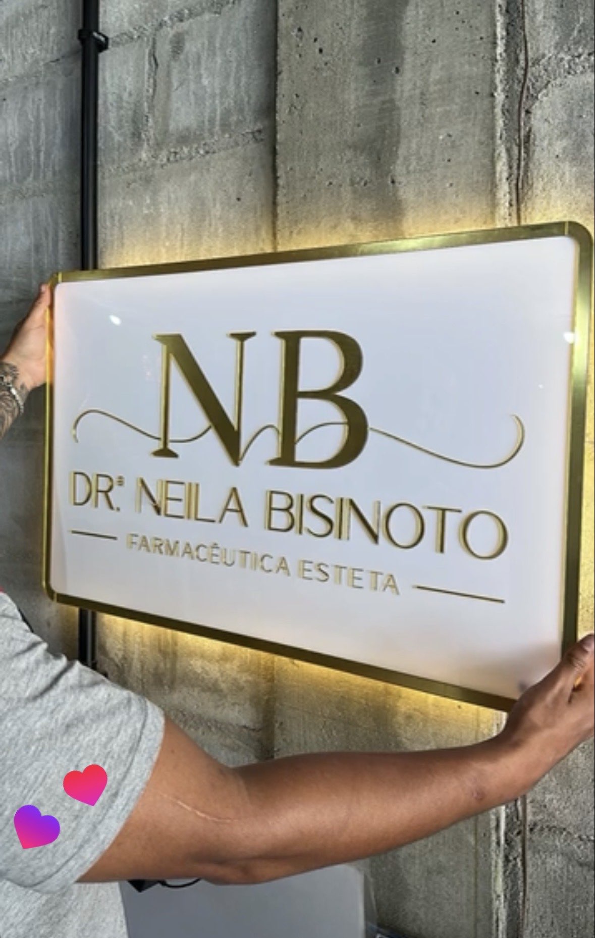 Placa luminosa retangular Drª Neila Bisinoto